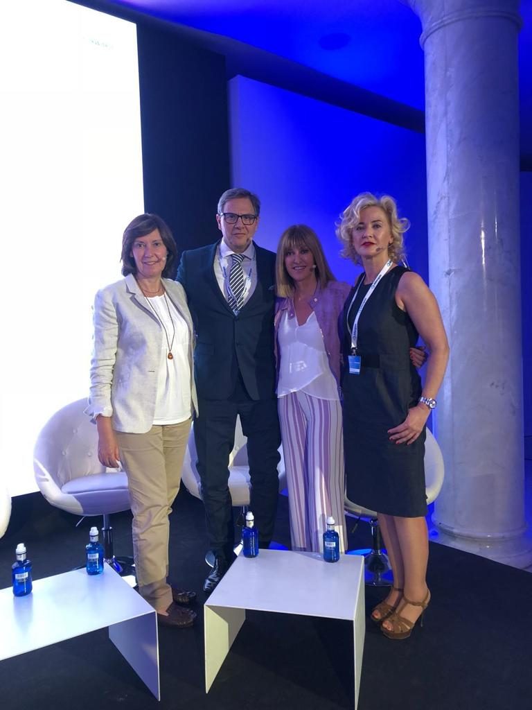 Con el Dr Ortiz, Dra Elia Roo y Dra Arruabarrena Glow Forward - Madrid